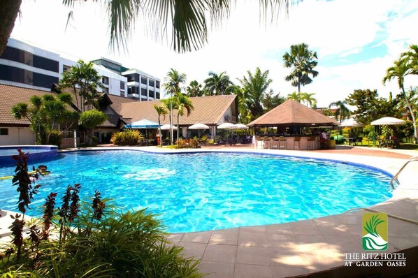 حمّام سباحة خارجي