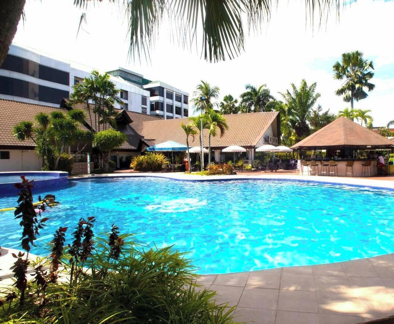 حمّام سباحة خارجي