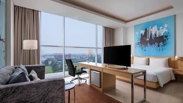 Suite, 1 King Bed | Premium bedding, Select Comfort beds, in-room safe