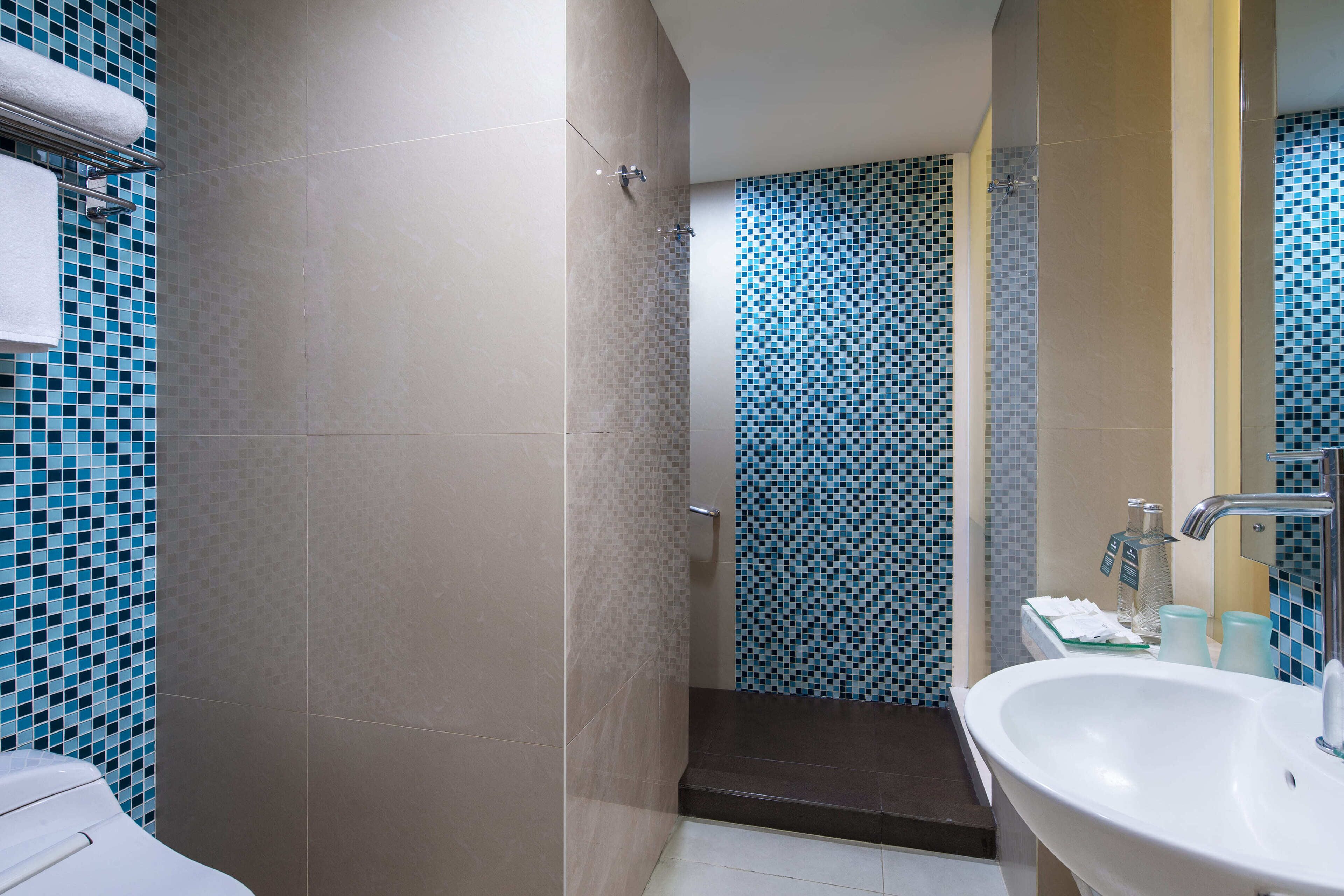 Suite, 1 King Bed | Bathroom | Shower, rainfall showerhead, free toiletries, hair dryer