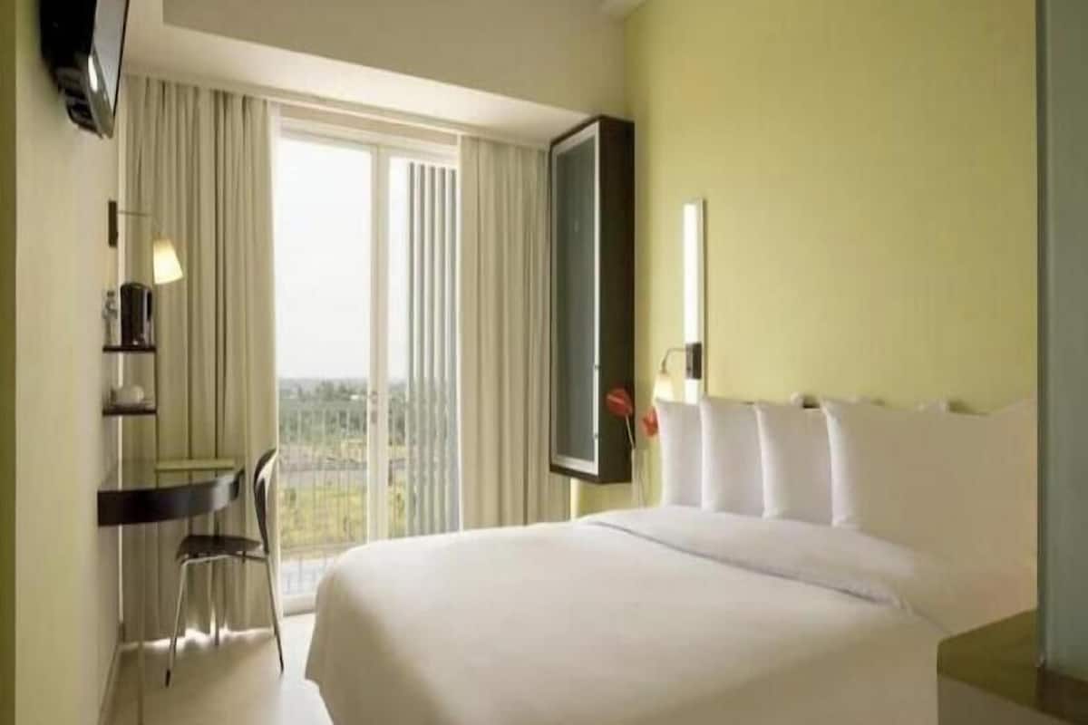 Premium bedding, Select Comfort beds, in-room safe