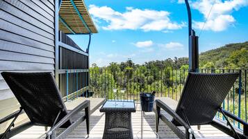 King Bay Resort Hotel Room | Terrace/patio