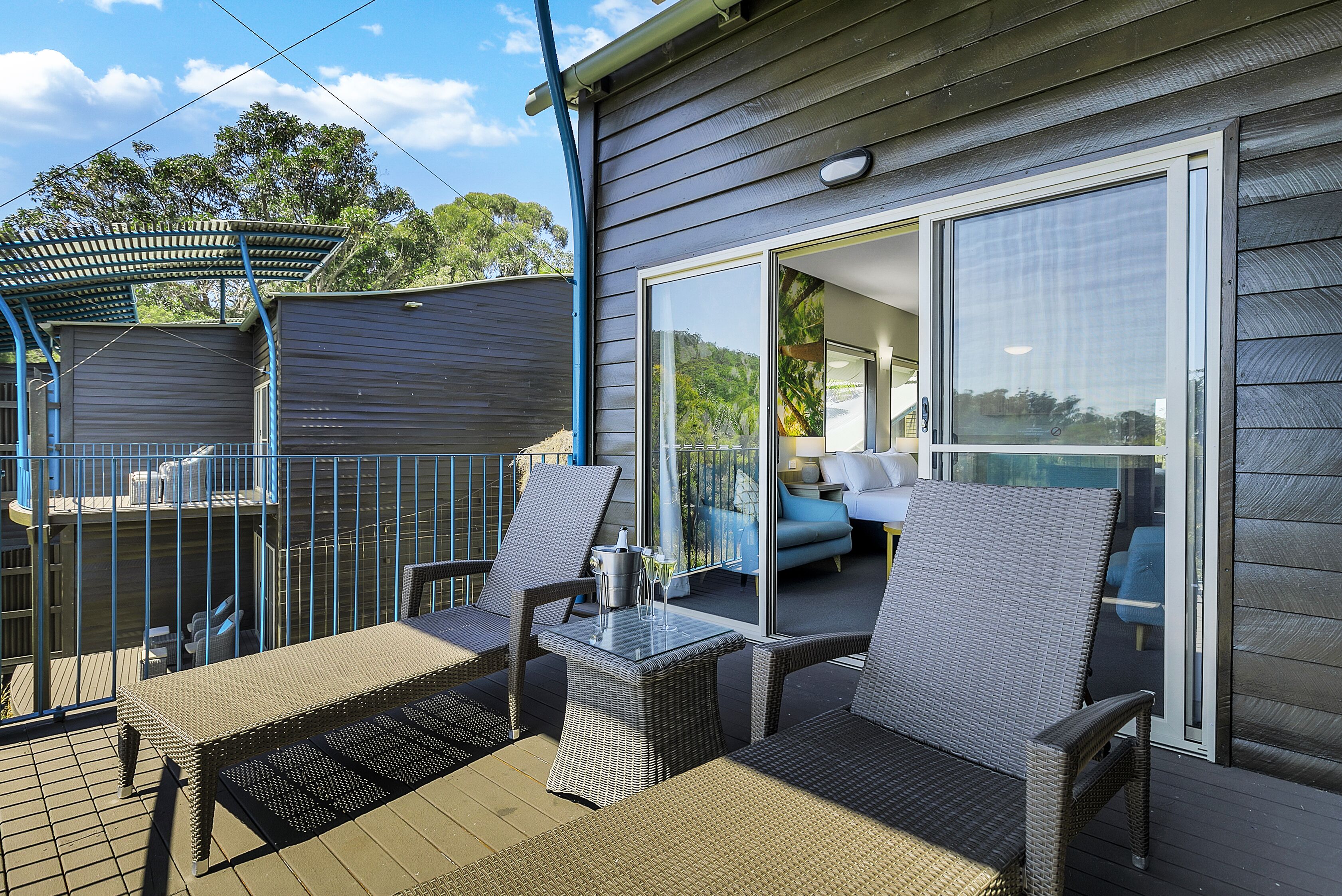 Rom, balkong, utsikt mot bukt (King Bay Resort) | Terrasse/patio