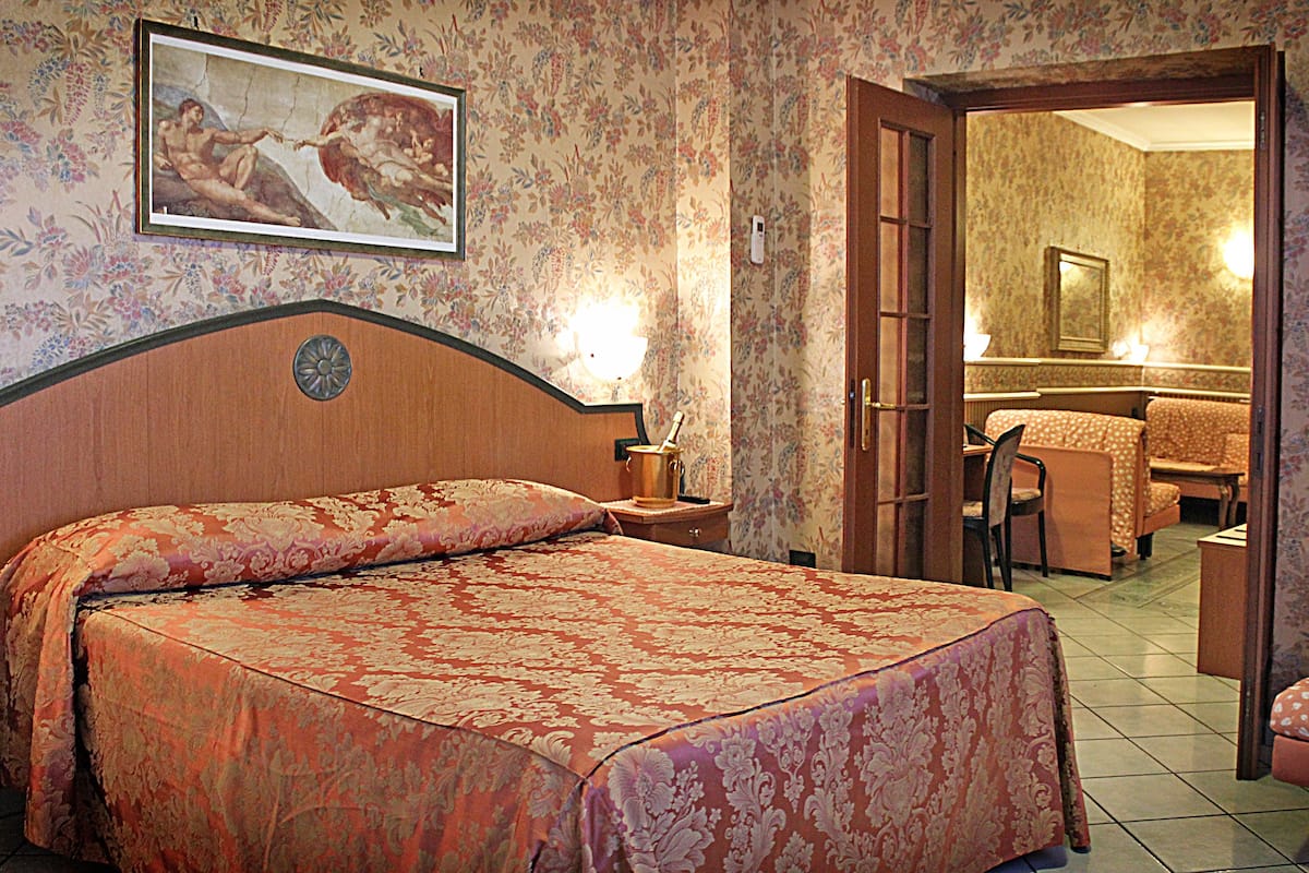 quadruple room | premium bedding, minibar, desk, soundproofing