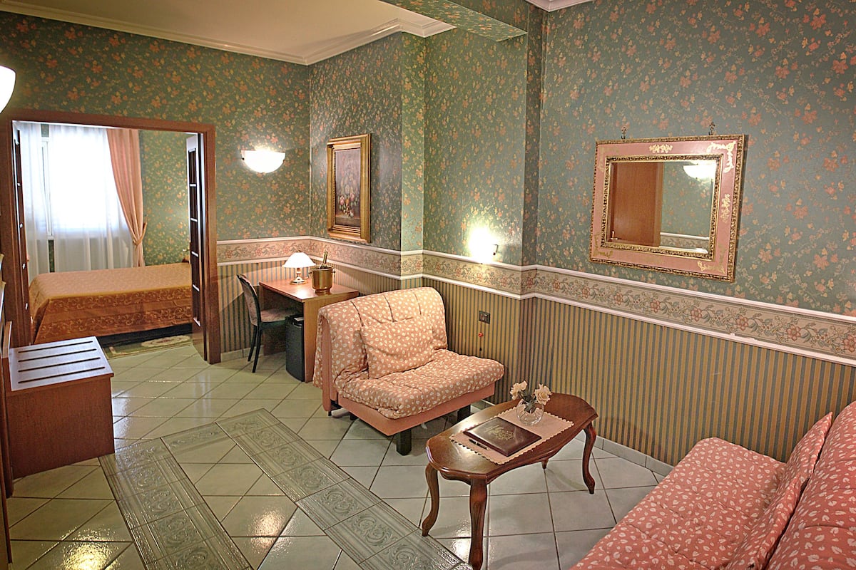 quadruple room | premium bedding, minibar, desk, soundproofing