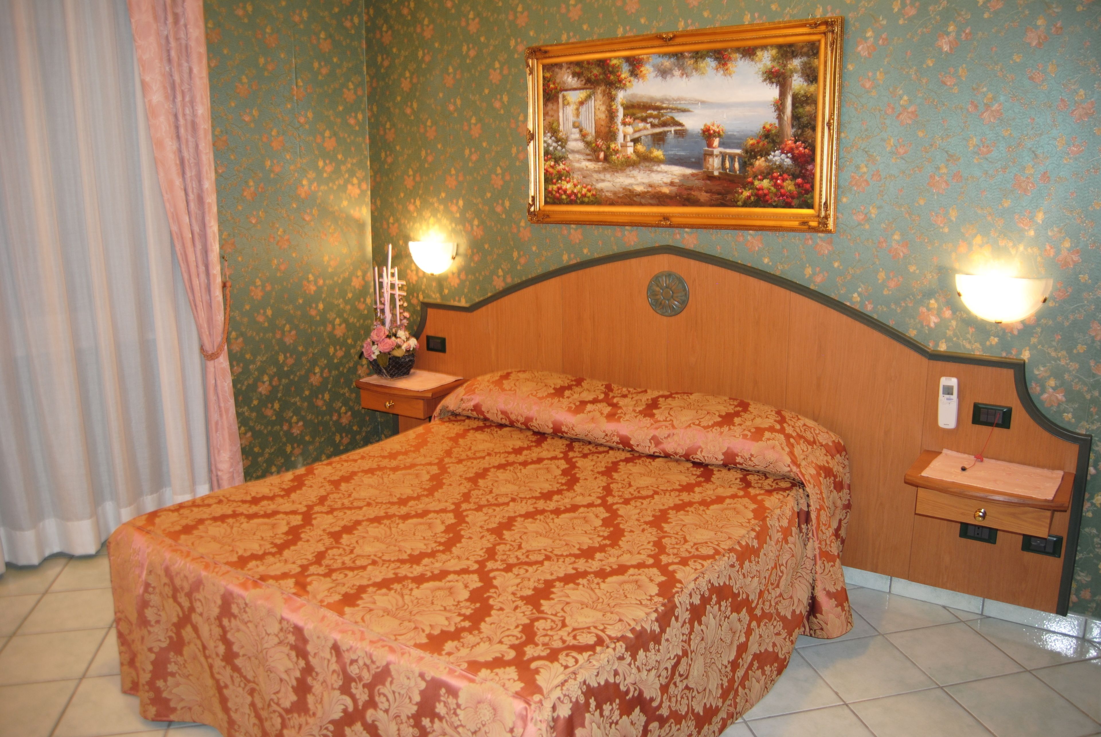 quadruple room | premium bedding, minibar, desk, soundproofing