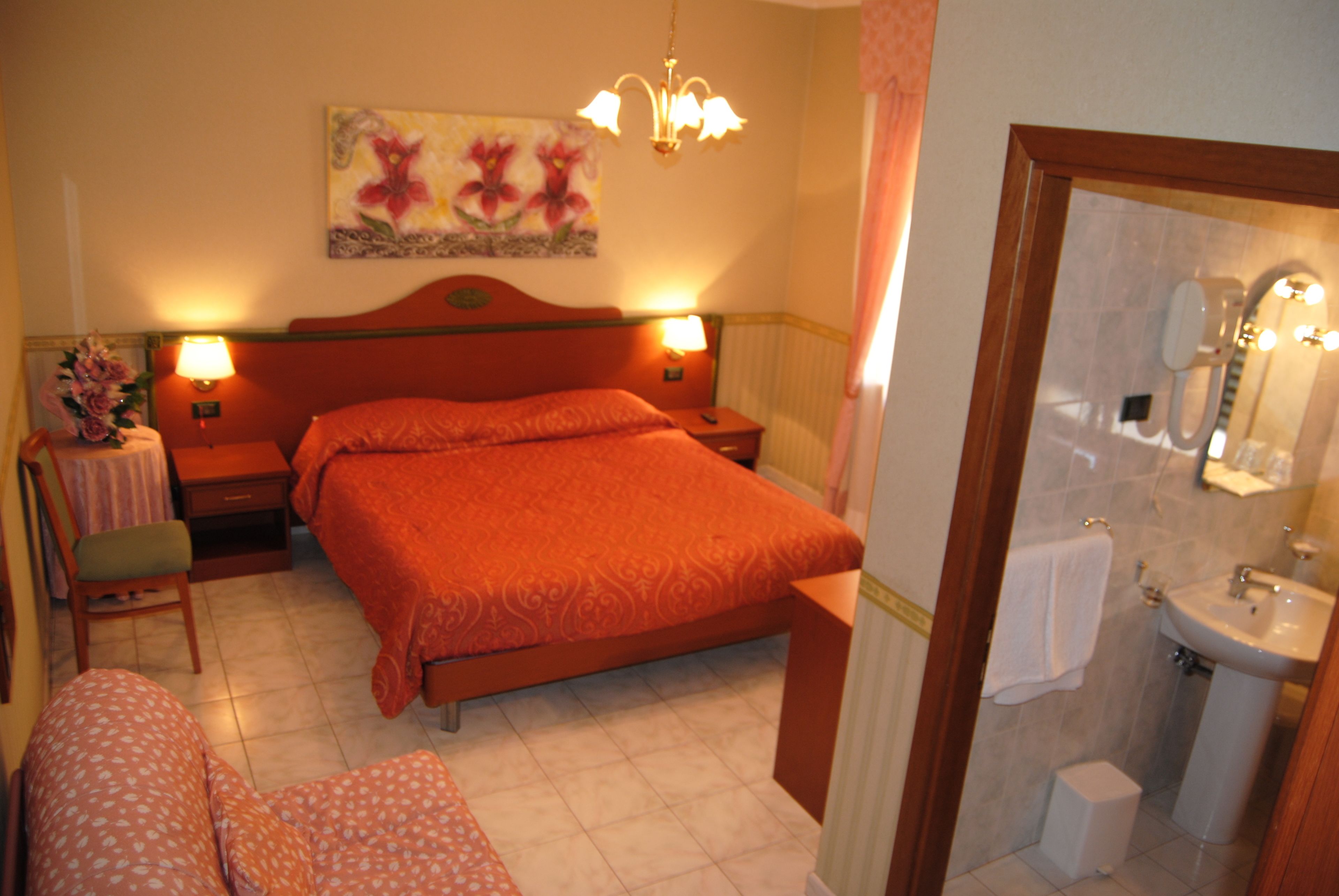 Premium bedding, minibar, desk, soundproofing