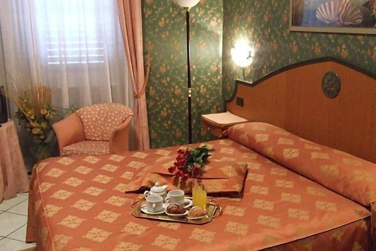 quadruple room | premium bedding, minibar, desk, soundproofing