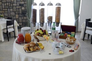 Daily buffet breakfast (EUR 7 per person) - Hotel Bassetto (Ferentino)