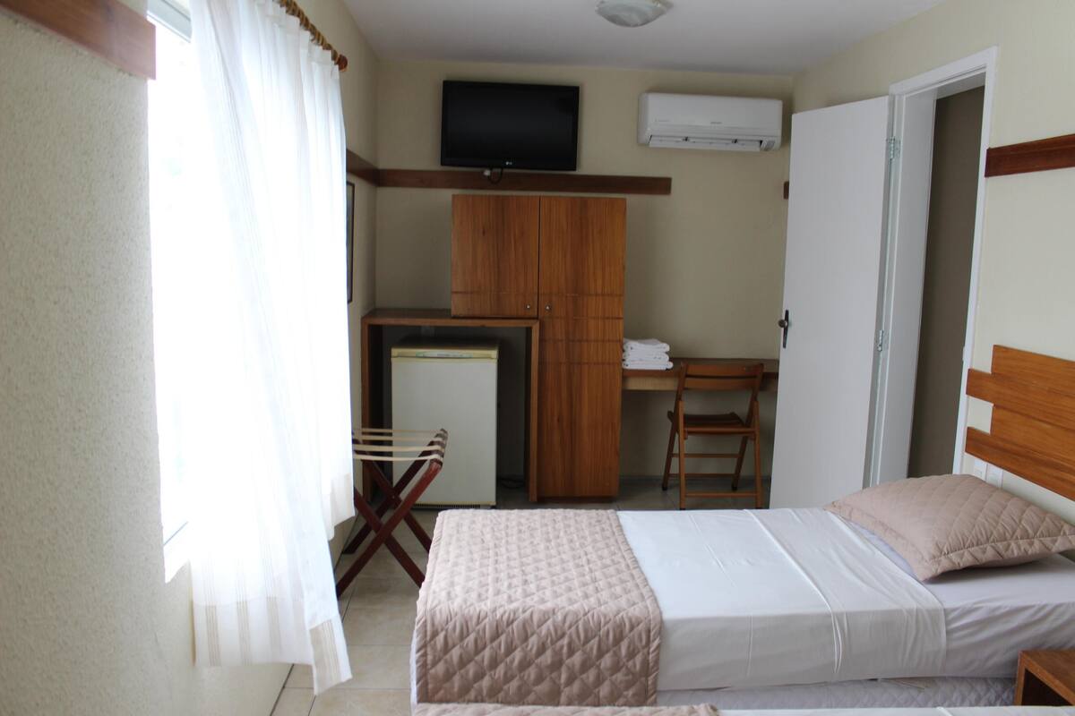 Frigobar, cofres nos quartos, berços grátis, Wi-Fi de cortesia