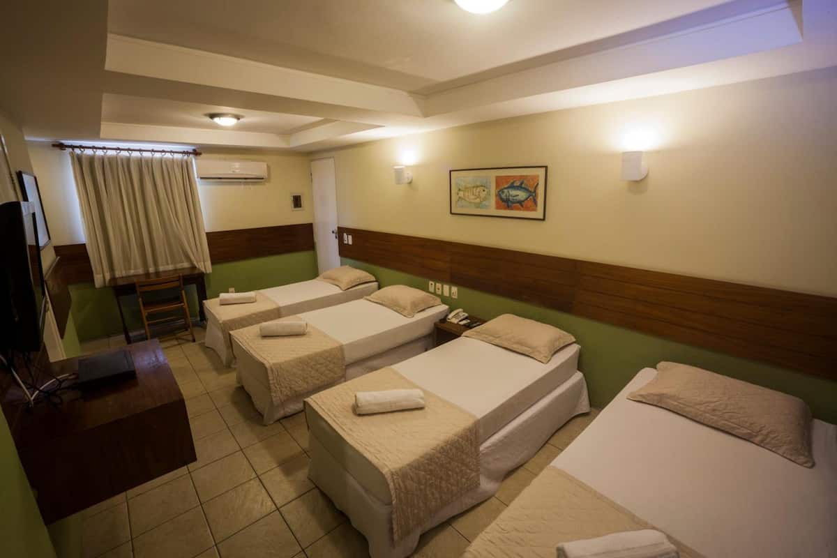 Quadruple Room (Acesso via escada) | Minibar, in-room safe, free cots/infant beds, free WiFi