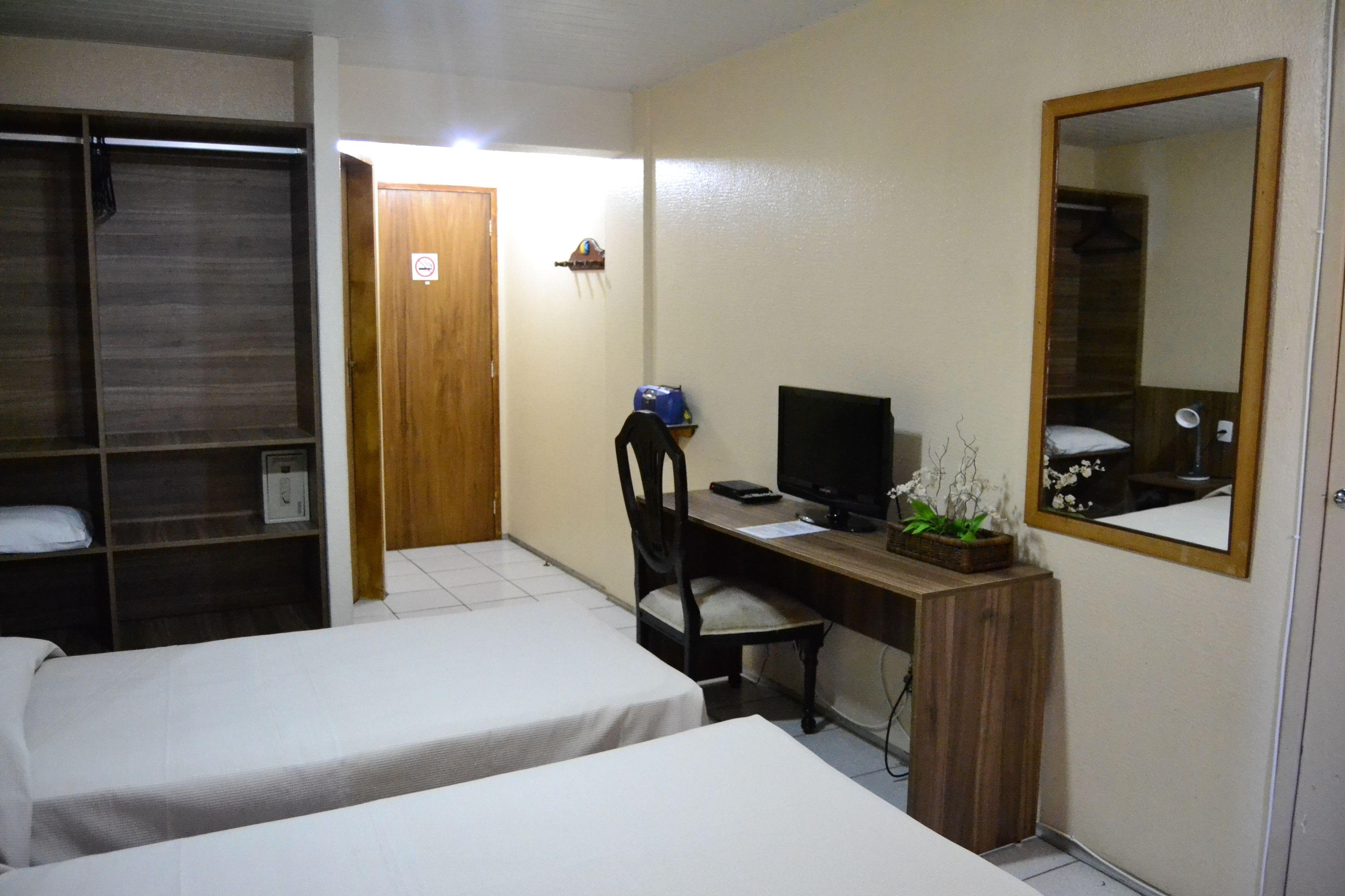 standard room | minibar, in-room safe, individually decorated, desk