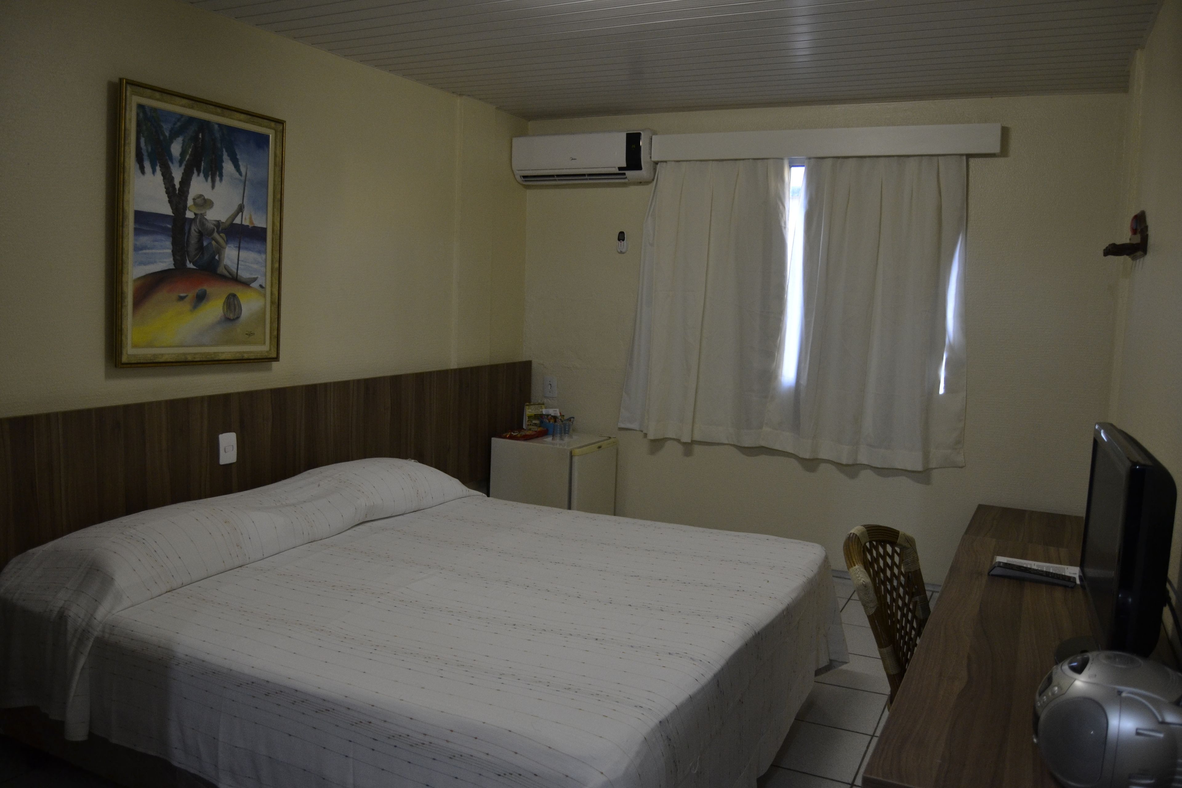 standard room | minibar, in-room safe, individually decorated, desk