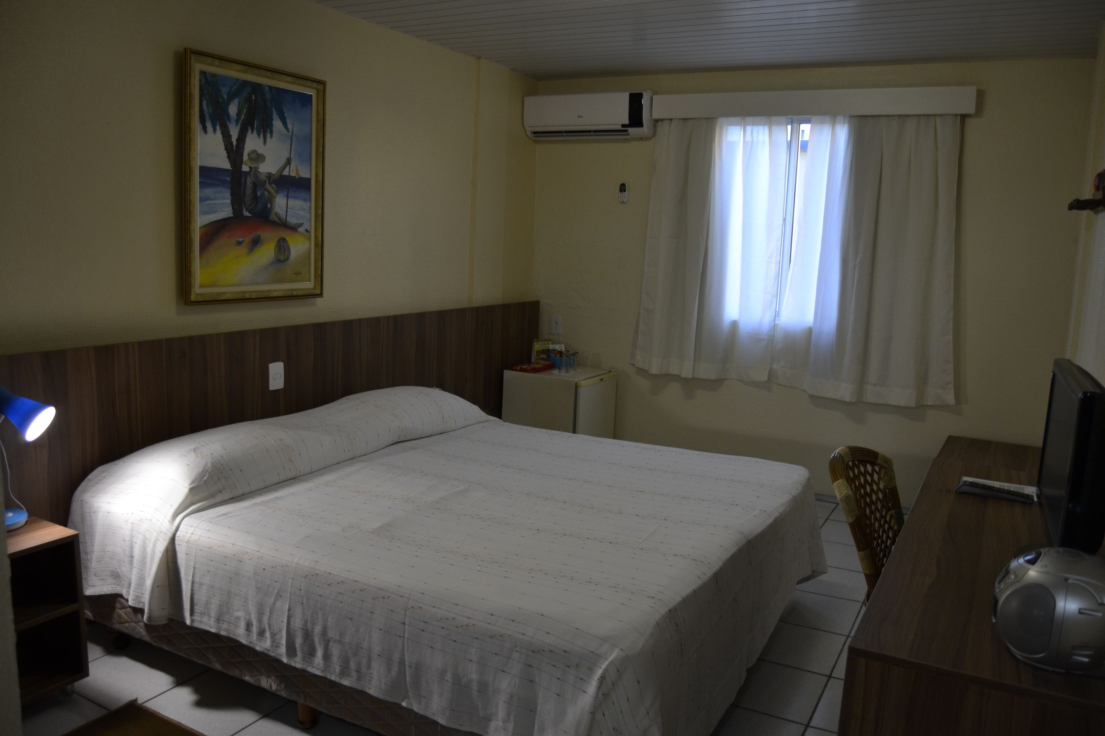 standard room | minibar, in-room safe, individually decorated, desk