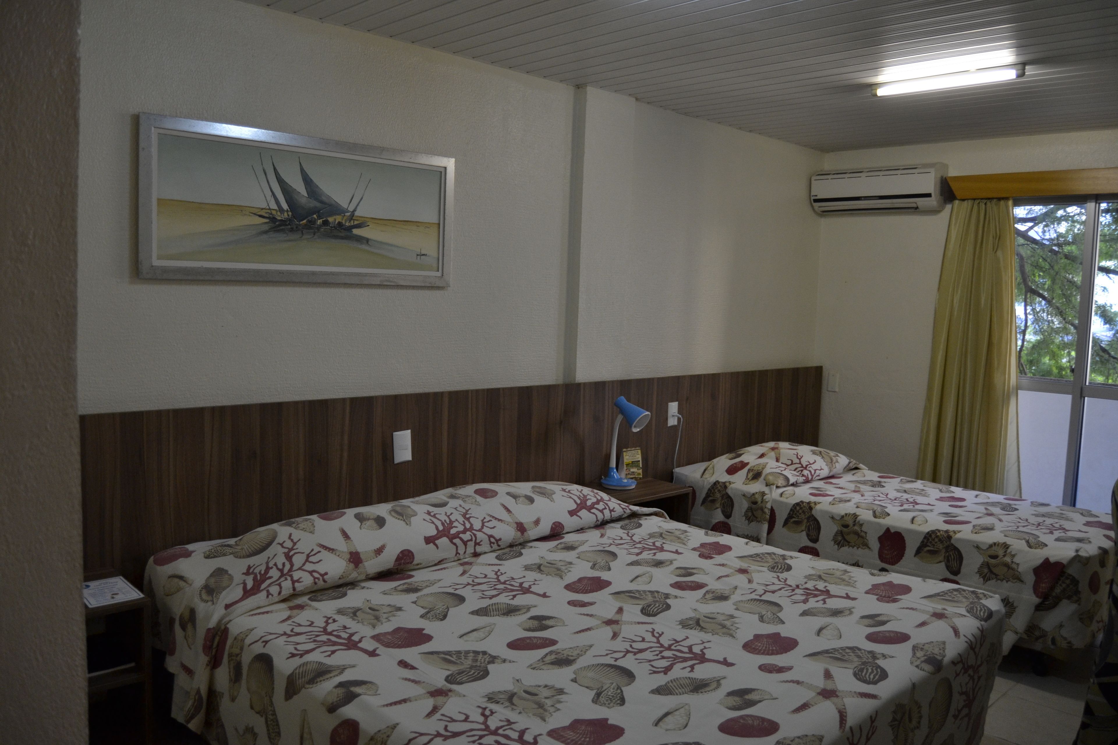 standard room | minibar, in-room safe, individually decorated, desk