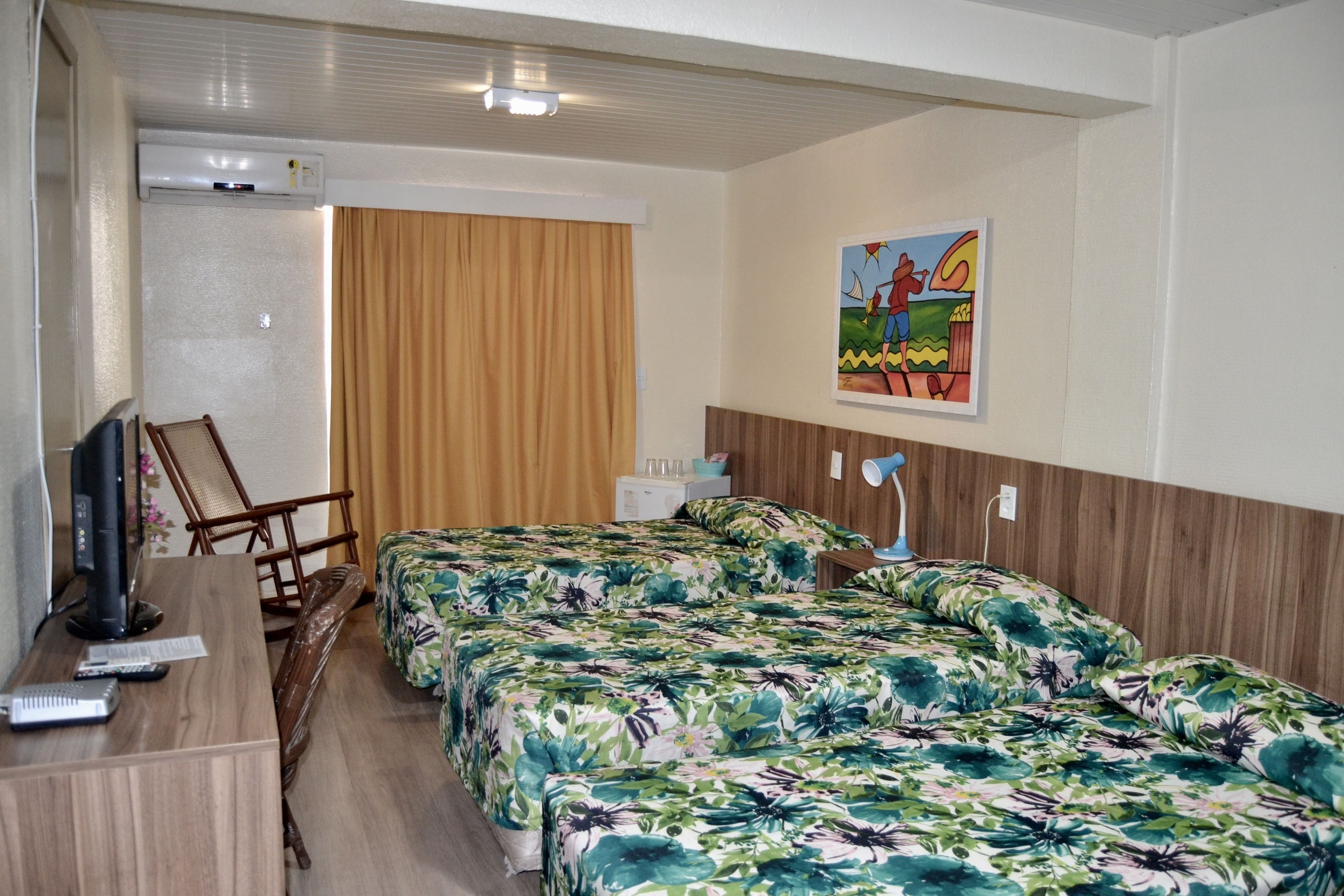 standard room | minibar, in-room safe, individually decorated, desk