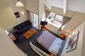 Family Apartment | Living area | 28-inch LCD TV with digital channels, TV - Howick Motor Lodge (Auckland)