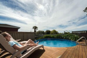 Outdoor pool - Howick Motor Lodge (Auckland)
