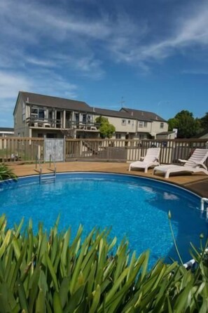 Outdoor pool - Howick Motor Lodge (Auckland)