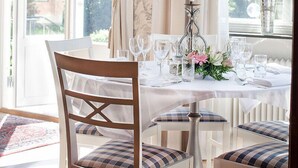 Petit déjeuner, déjeuner et dîner servis sur place