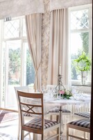 Se sirven desayunos, almuerzos y cenas; cocina local