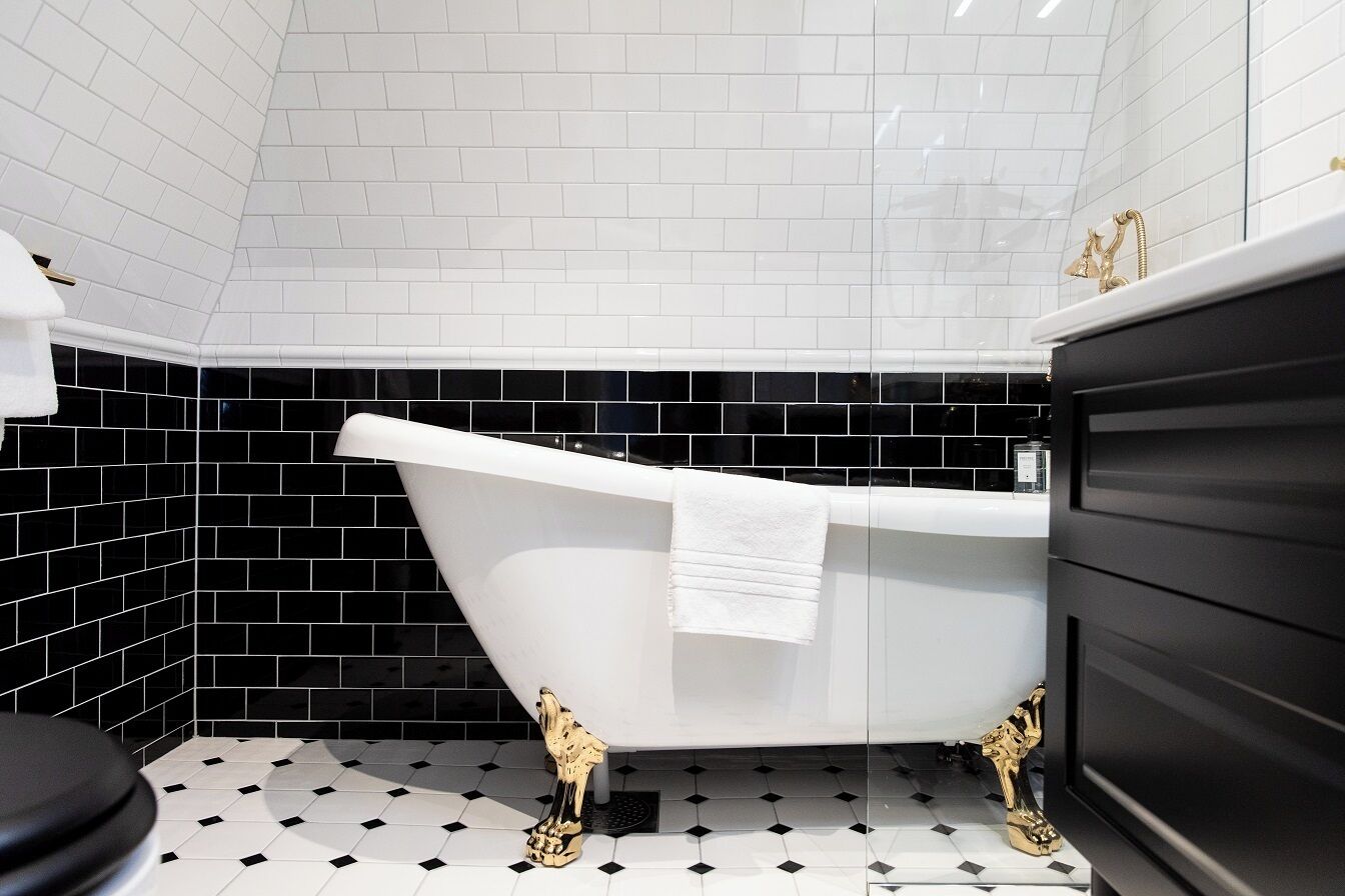 suite | bathroom | shower, free toiletries, hair dryer, towels