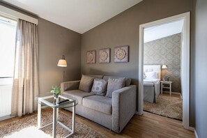 Suíte estúdio júnior | Roupas de cama premium, cofres nos quartos, escrivaninha