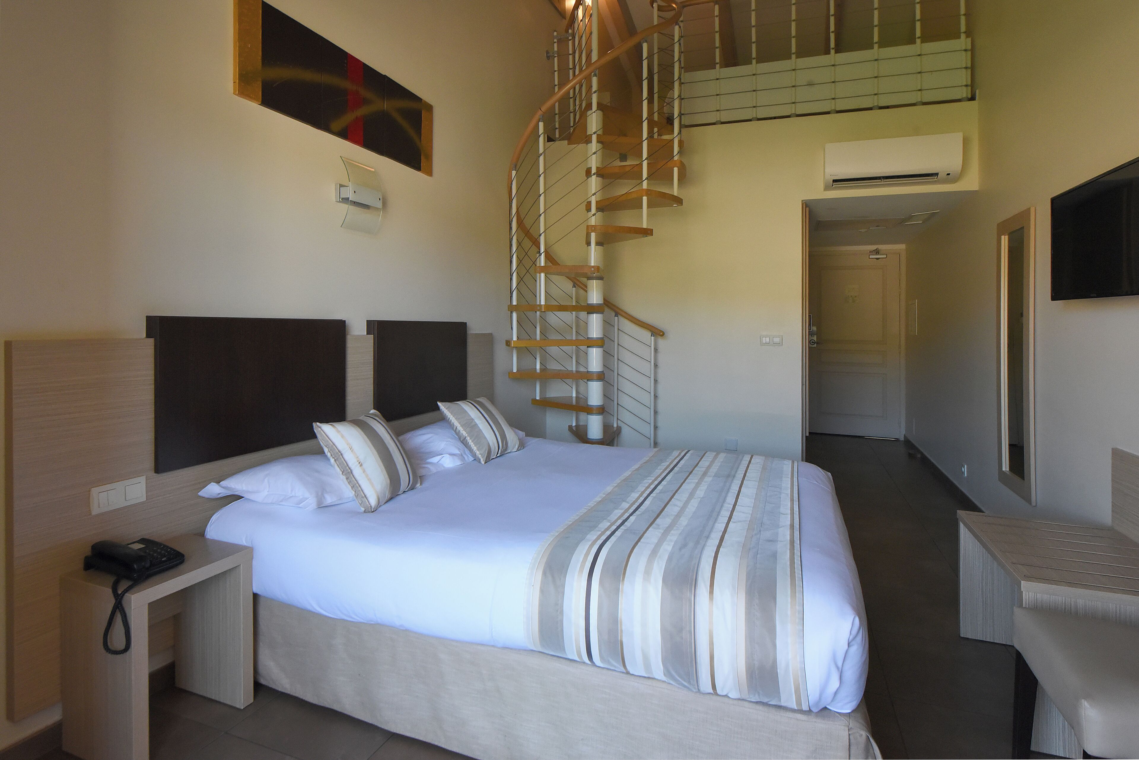 Family Quadruple Room | In-room safe, soundproofing, free cribs/infant beds, free WiFi