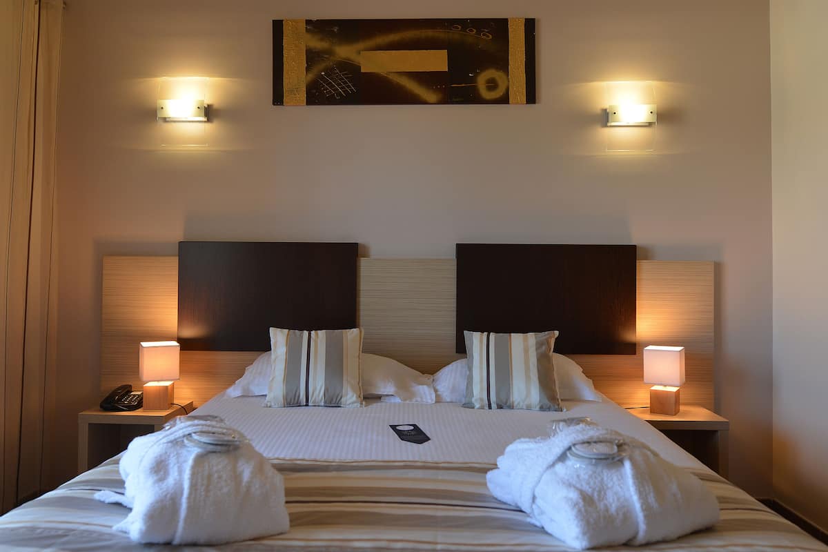 deluxe junior family room | in-room safe, soundproofing, free cots/infant beds, free wifi