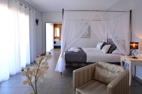 Signature Suite (Madonetta) | Premium bedding, in-room safe, soundproofing, free cribs/infant beds