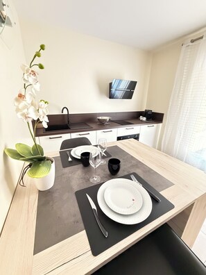 スイート (Appartement Luca Prestige) | 高級寝具、セーフティボックス (室内)、防音設備、ベビーベッド (無料)