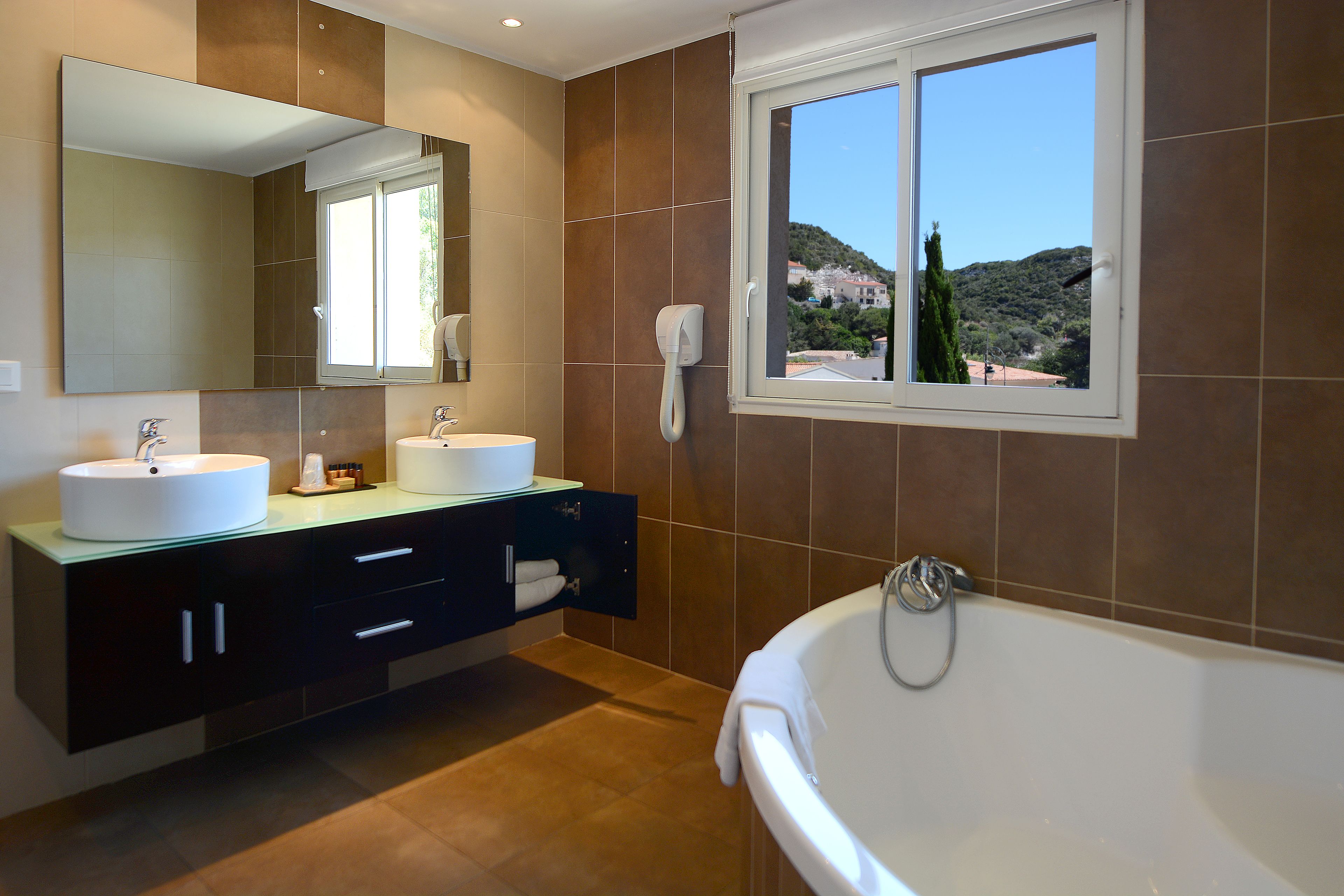 family suite 2 bedrooms (courtyard view) | view from room