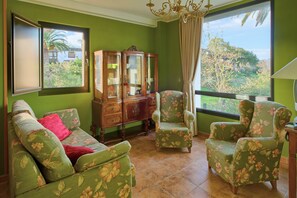 Deluxe Apartment for 4 people | Living room