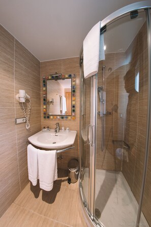 Free toiletries, hair dryer, towels - Hotel Castillo de Javier (Pamplona)