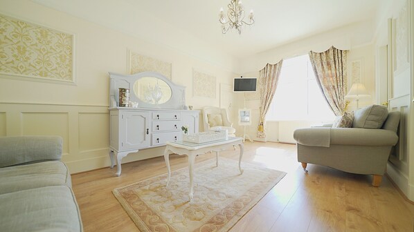 Apartment, 2 Bedrooms | Living room | 32-inch flat-screen TV with cable channels, TV, DVD player - The Old Tram-House Apartments (Stirling)