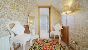 Pillow-top beds, individually decorated, individually furnished