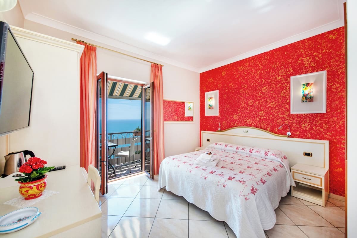 Family Suite | Premium bedding, down comforters, memory foam beds, minibar