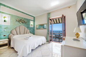 高級雙人房, 海景 | 高級寢具、羽絨被、記憶床墊、迷你吧