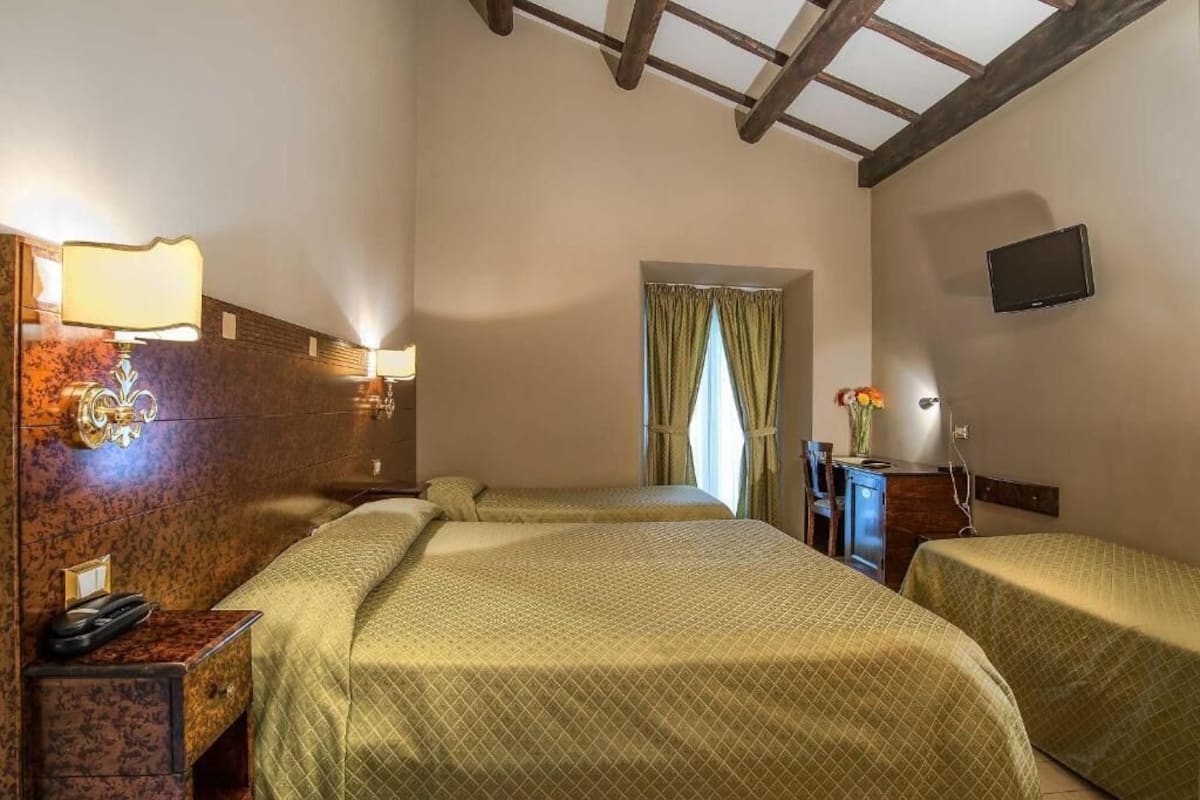 Literie de qualité supérieure, surmatelas, minibar, bureau
