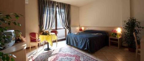 Double Room | Desk, free cribs/infant beds, free WiFi, bed sheets