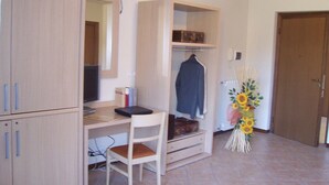 A room with a desk, chair, wardrobe, and a mirror. - Villa Giovanna (Somma Lombardo)
