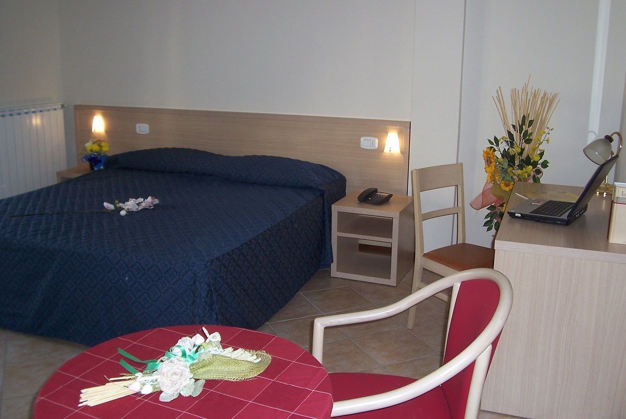 desk, free cots/infant beds, free wifi, bed sheets