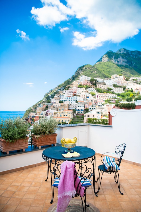 Habitación de lujo, balcón, vista al mar | Terraza o patio