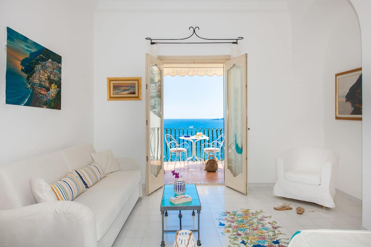 Suite | Living area | Plasma TV