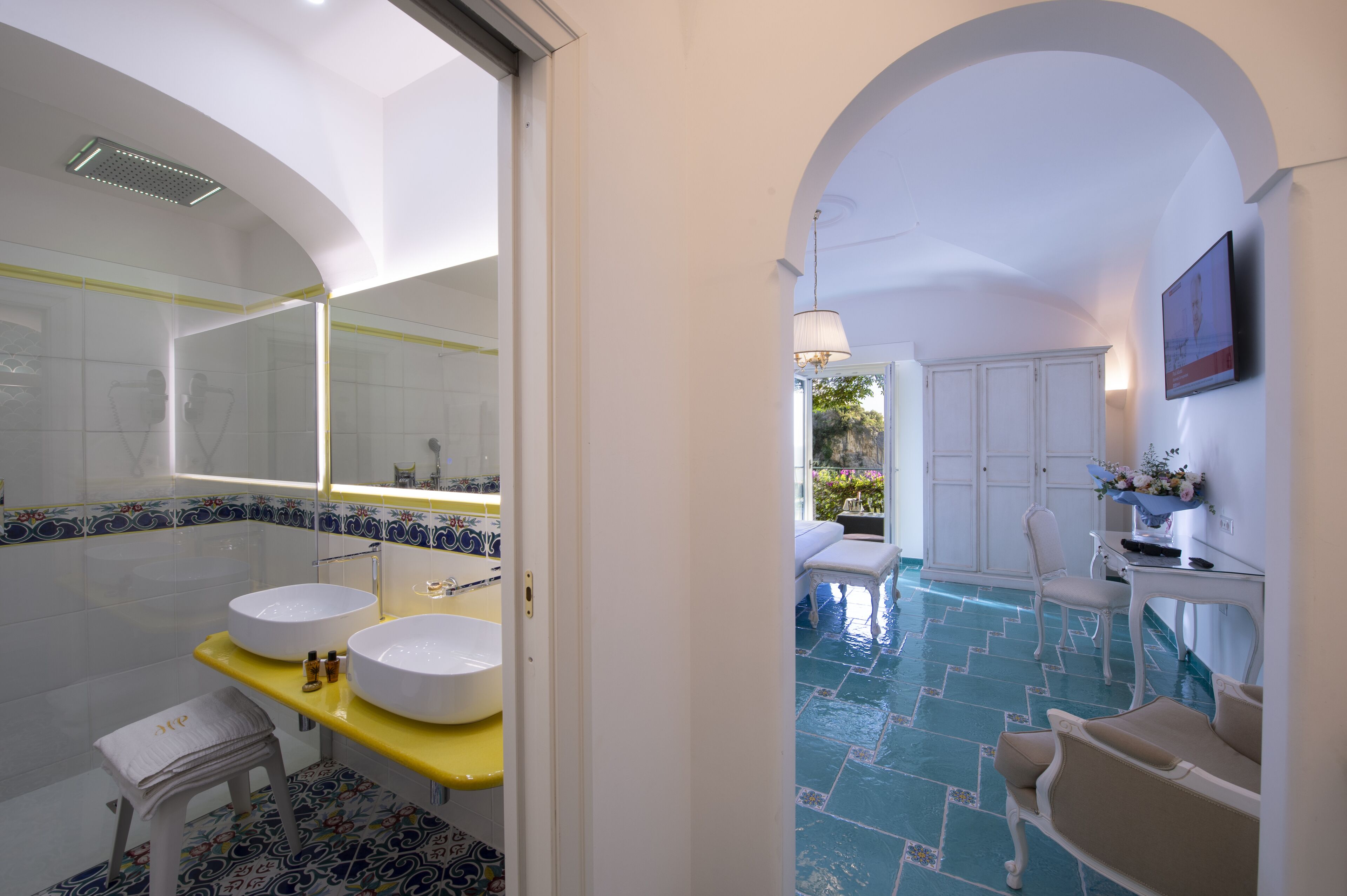 deluxe suite, sea view | bathroom | rainfall showerhead, hair dryer, slippers, bidet