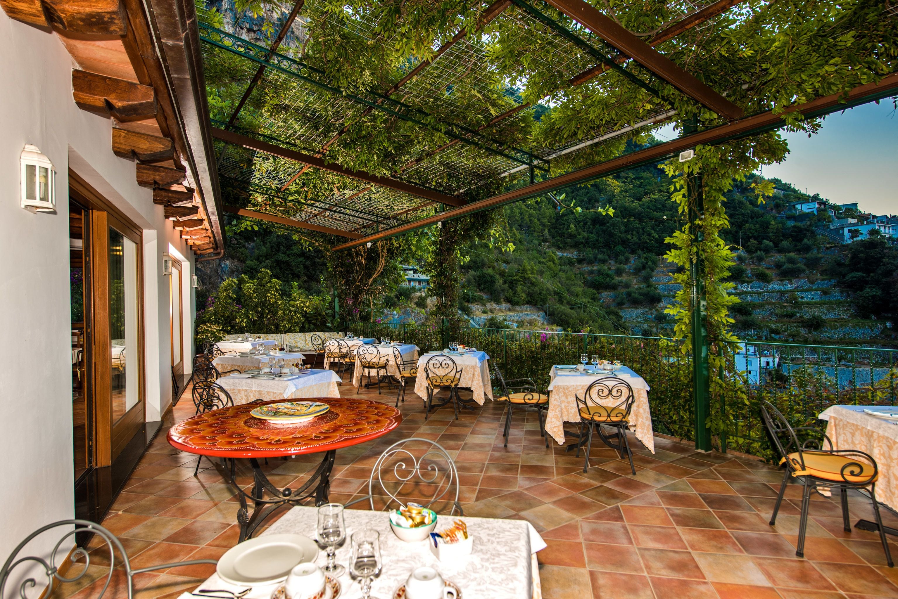 breakfast, dinner served; local cuisine, sea views