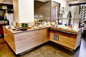 Daily buffet breakfast for a fee