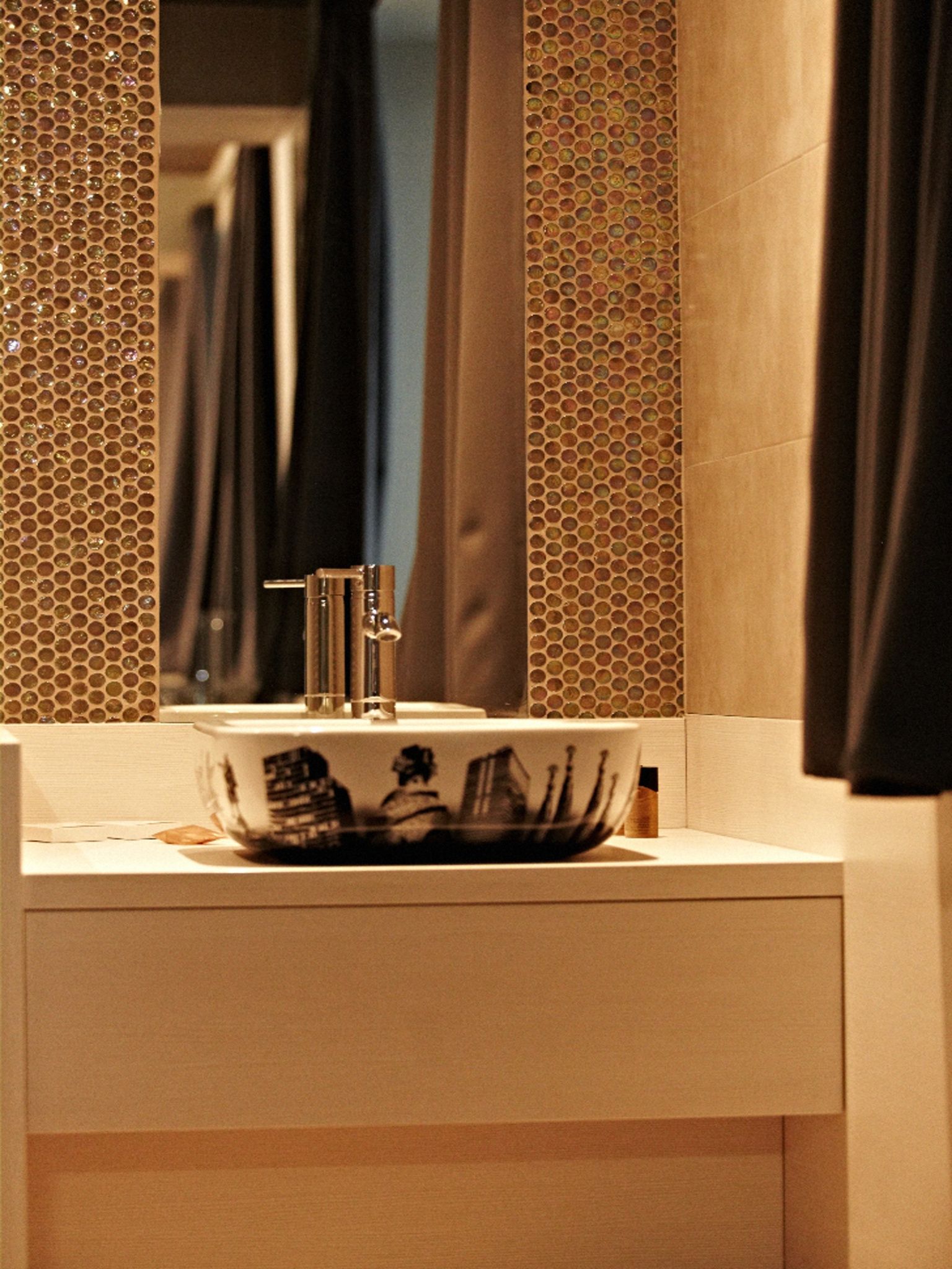 standard suite, 1 double bed with sofa bed | bathroom | shower, hair dryer, towels