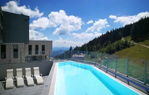 Piscina externa sazonal