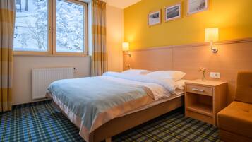 Senior-Suite (Main Building) | Zimmersafe, laptopgeeigneter Arbeitsplatz, Babybetten, kostenloses WLAN